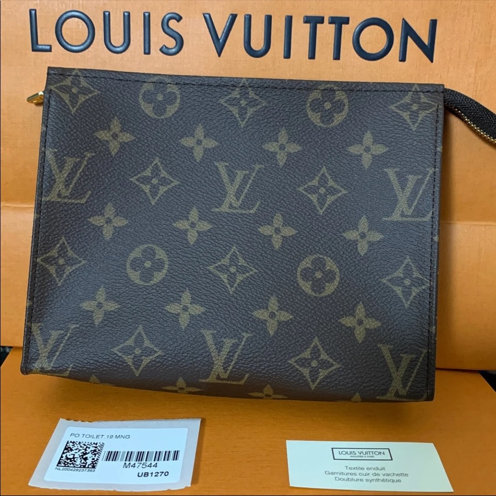 Louis Vuitton toiletry 19